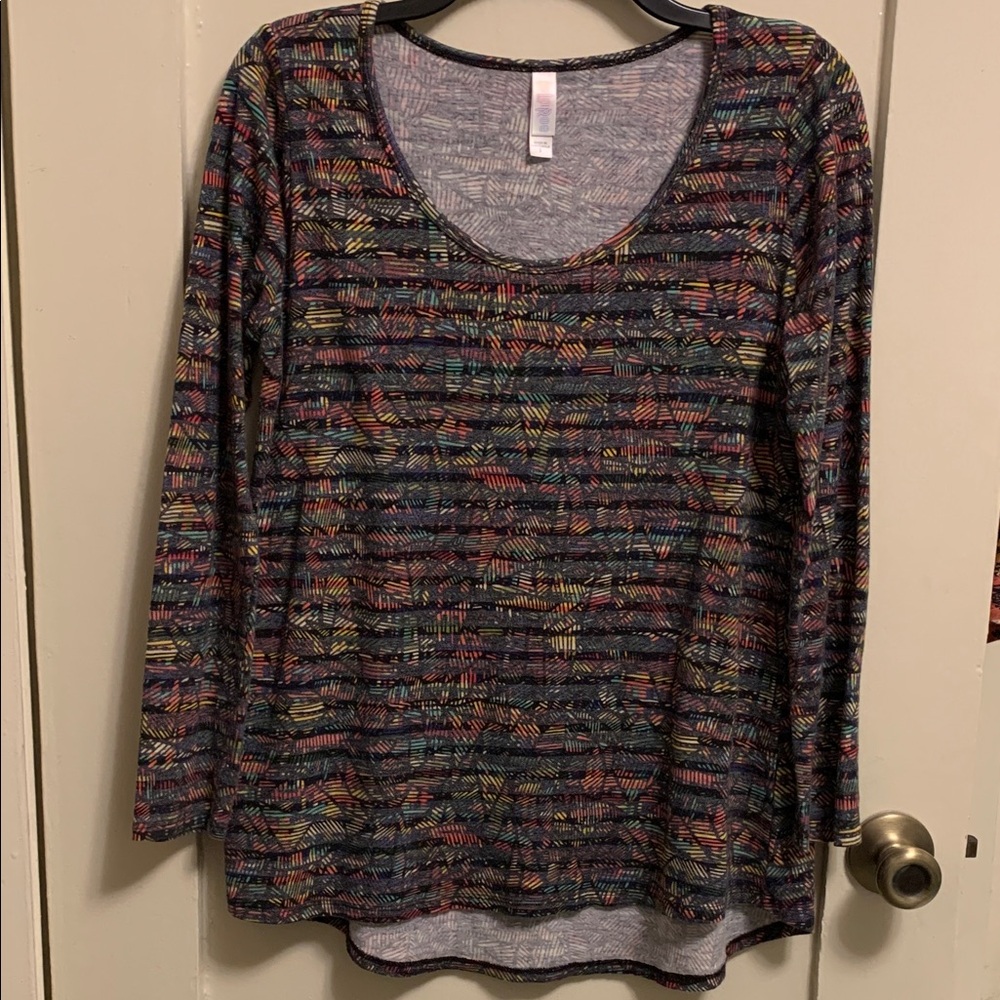 Soft, comfortable long sleeve t-shirt, high-low hemline, geometric print
